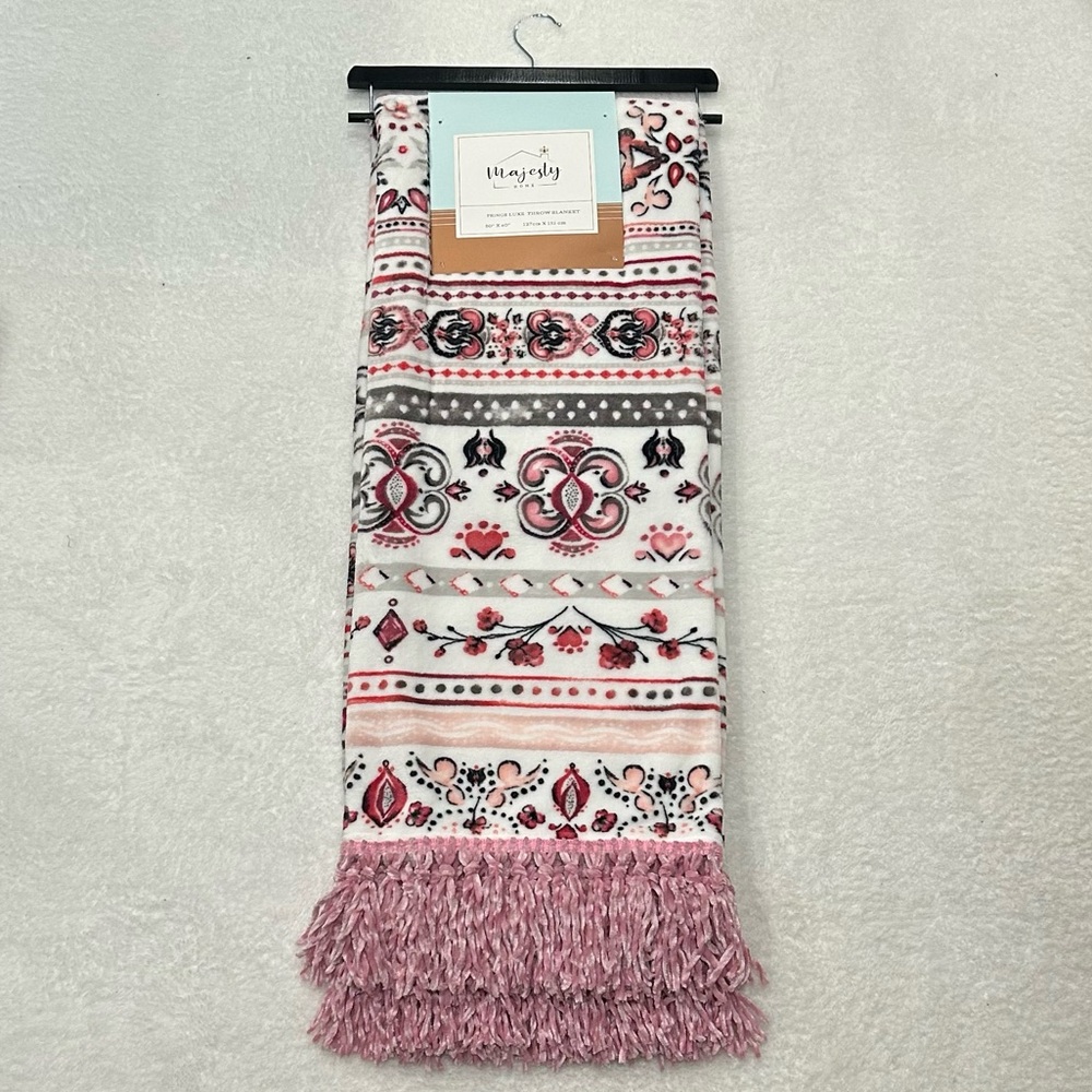 *New* Majesty Home Patterned Soft Fringe Luxe Throw Blanket 50” X 60”